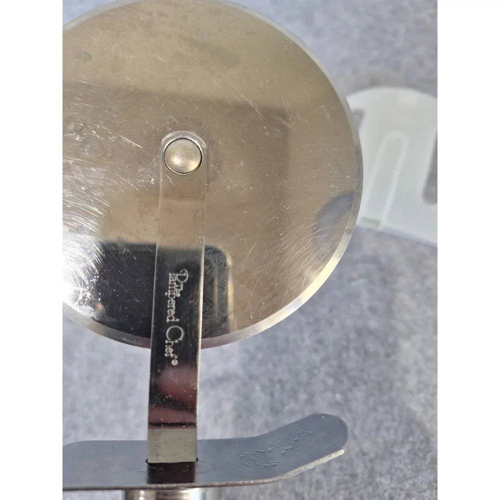 Pampered Chef Pizza Cutter Black Handle Stainless Steel Wheel with Blade Guard